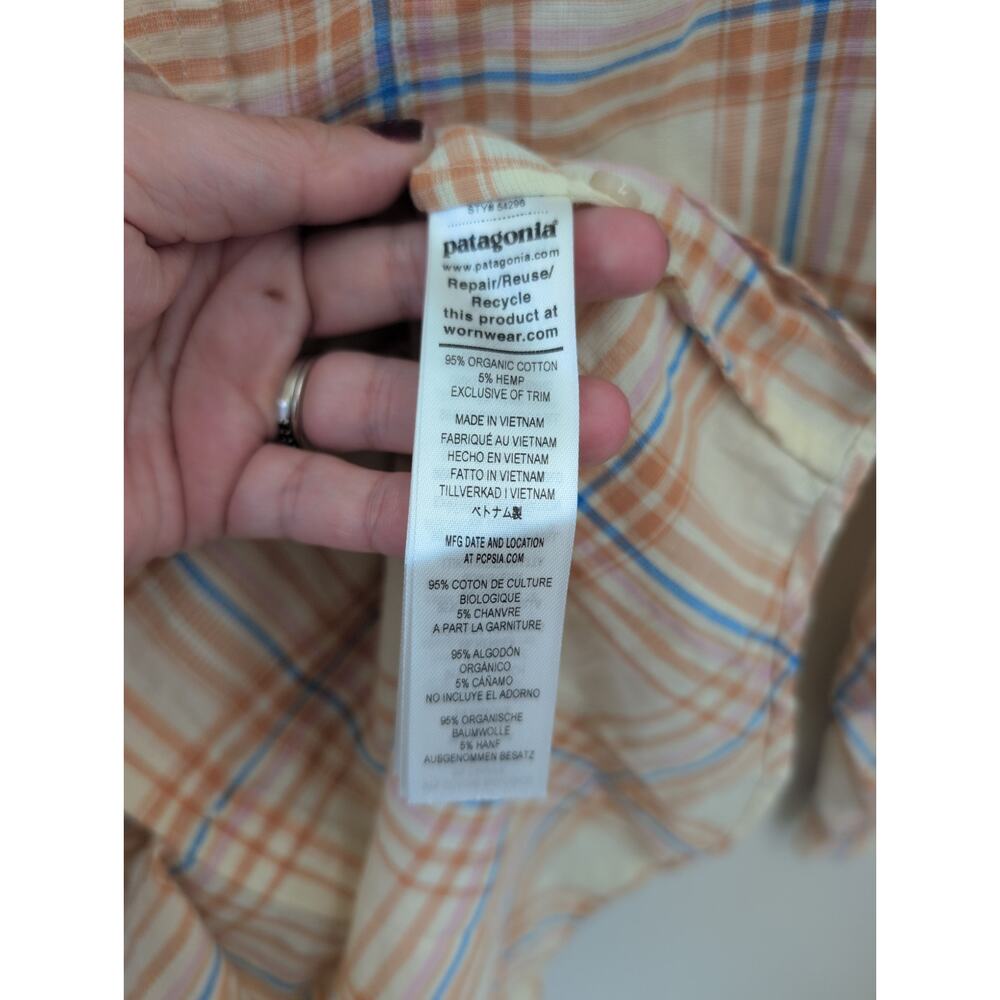 Patagonia Light Weight Button Down size XS - Picture 4 of 6